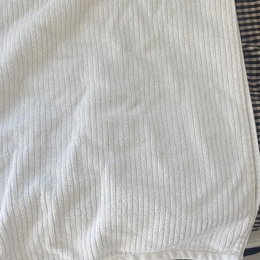 Boll & Branch Luxurious White Ribbed Bath Towel - Picture 5 of 5